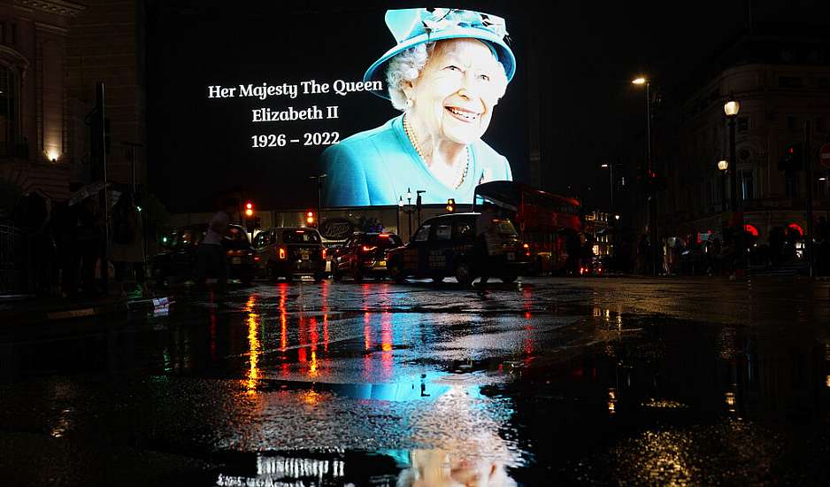 Θάνατος βασίλισσας Ελισάβετ: Επιχείρηση Μονόκερως εν μέσω παγκόσμιας συγκίνησης