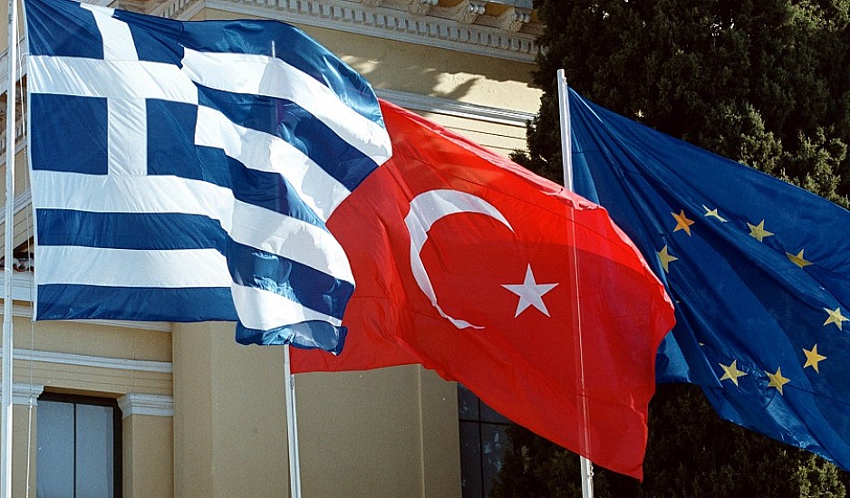 Bloomberg: H EE πρέπει να σταθεί δίπλα στην Ελλάδα κι απέναντι στην Τουρκία