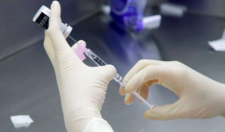 Βρετανία: Πάνω από 4 εκατομμύρια άνθρωποι έχουν λάβει την πρώτη δόση εμβολίου