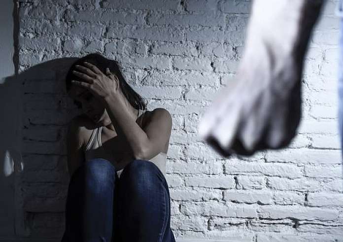 Λάρισα: Σημάδια βελτίωσης στην κατάσταση της αστυνομικού που ξυλοκοπήθηκε από τον σύζυγο της