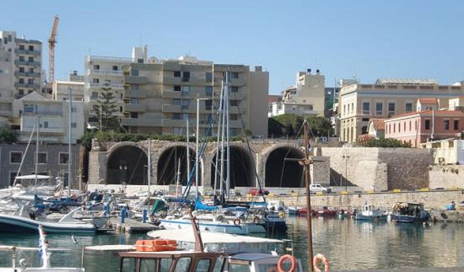 Θρήνος στο Ηράκλειο: Νεκρός 16χρονος που έπεσε στο Ενετικό Λιμάνι