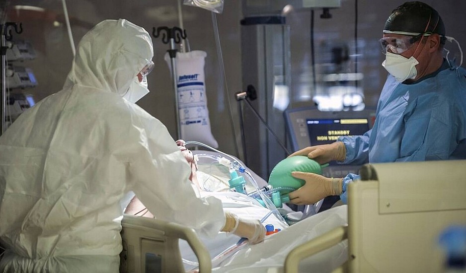 Κορoνοϊός: Επιστρέφουν τα ράντζα στα νοσοκομεία – Μεγάλη πίεση από τις εισαγωγές Covid
