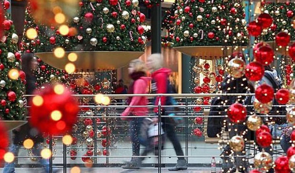 Παραμονή Πρωτοχρονιάς: Τι ώρα κλείνουν καταστήματα και σούπερ μάρκετ