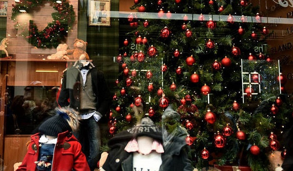 Εορταστικό ωράριο Χριστουγέννων: Ανοιχτά αύριο τα καταστήματα