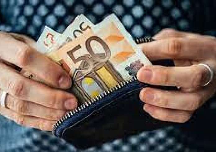 Επιταγή ακρίβειας 2023: Ποιοι θα πάρουν χριστουγεννιάτικο μποναμά από 150 έως 200 ευρώ