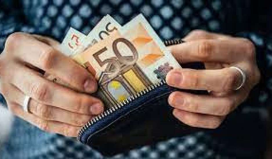 Επιταγή ακρίβειας 2023: Ποιοι θα πάρουν χριστουγεννιάτικο μποναμά από 150 έως 200 ευρώ