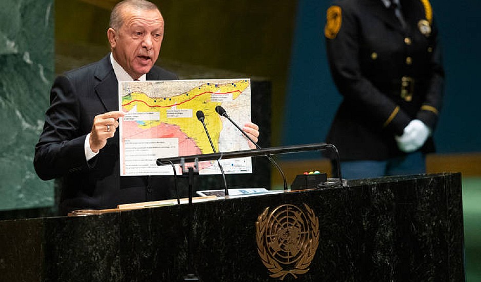 Σόου Ερντογάν για το Κυπριακό με χάρτες. Ο Τούρκος πρόεδρος κατηγορεί την ελληνοκυπριακή πλευρά