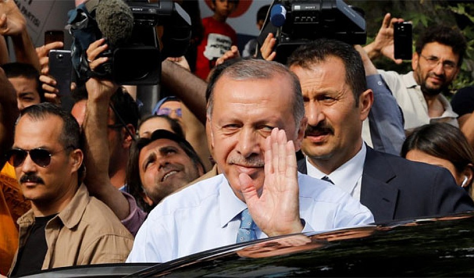 Ερντογάν: Υποστηρίζει ότι έχει δικαίωμα να είναι υποψήφιος για την προεδρία στις εκλογές