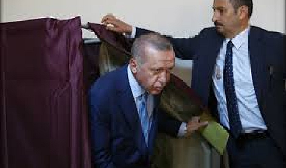 Τουρκία εκλογές: Σε αναβρασμό ο Ερντογάν, χάνει Άγκυρα και Σμύρνη