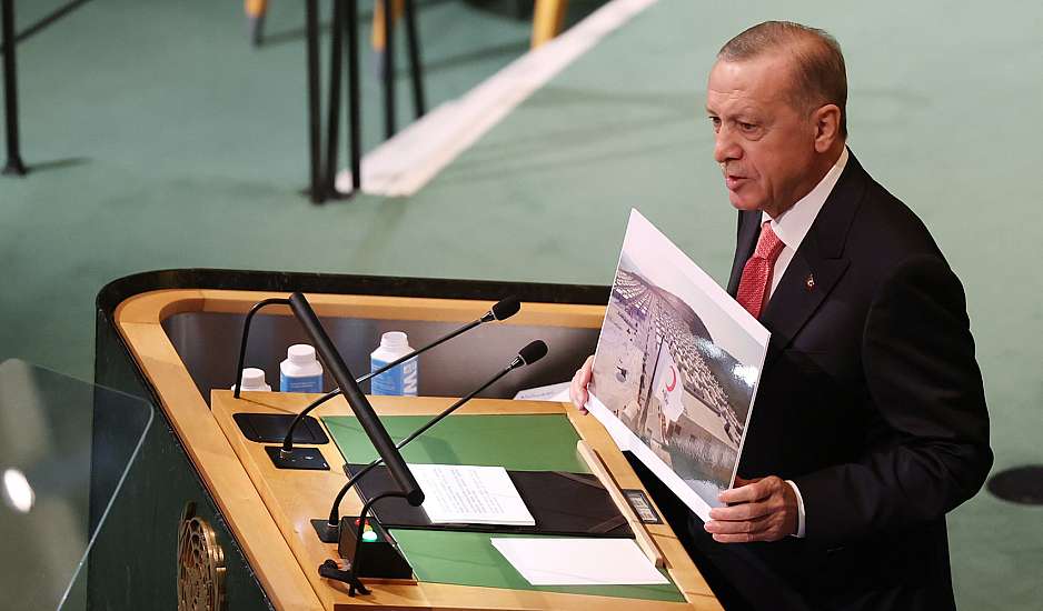 Εκτός ελέγχου ο Ερντογάν στον ΟΗΕ: Ηχηρή απάντηση της Αθήνας στο κρεσέντο τουρκικών προκλήσεων