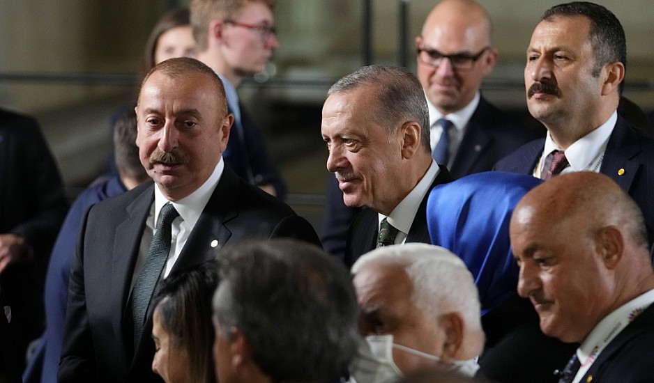 Oι Times κατακεραυνώνουν τον Ερντογάν: Ποιος θέλει να καθίσει δίπλα στον άξεστο