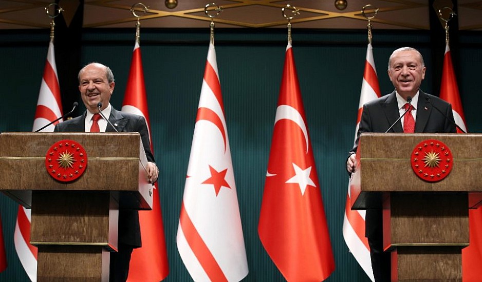 Ερντογάν και Τατάρ: Αστειεύονται για το Κυπριακό και κανονίζουν πικνίκ στα Βαρώσια