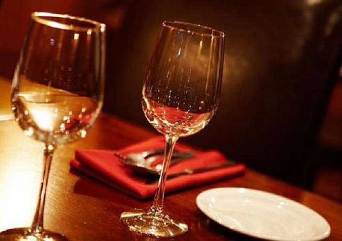 Τρεις γευστικές στάσεις κοντά στη Βαρβάκειο για τους λάτρεις των μεζέδων