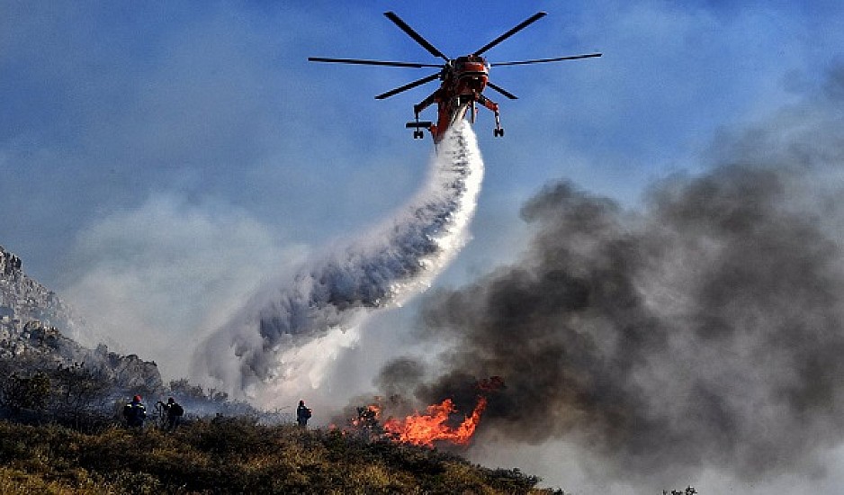 Εύβοια: Ανεξέλεγκτες οι πυρκαγιές. Εκκενώνονται χωριά, κάτοικοι με αναπνευστικά προβλήματα