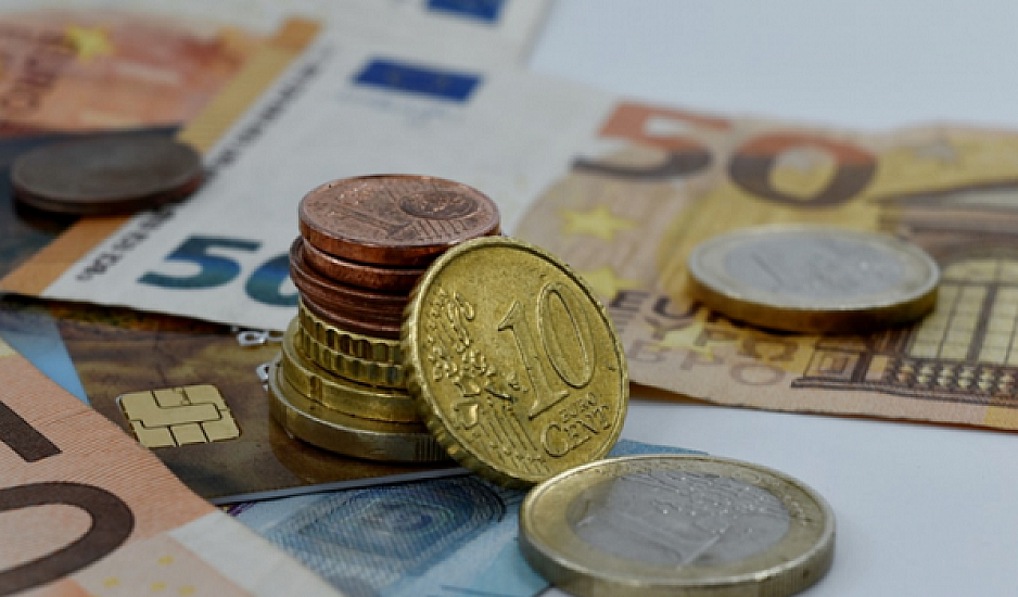 Ποιοι εξασφαλίζουν το επίδομα των 800 ευρώ - Τι θα συμβεί με το Δώρο Πάσχα