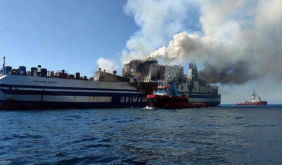 Euroferry Olympia: Μεταφορά του πλοίου σε ασφαλές λιμάνι - Εξαντλήθηκαν οι δυνατότητες διάσωσης