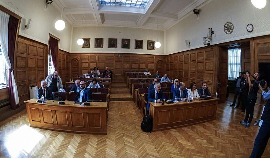 Αποχώρησε η αντιπολίτευση από την συνεδρίαση της εξεταστική για τις υποκλοπές