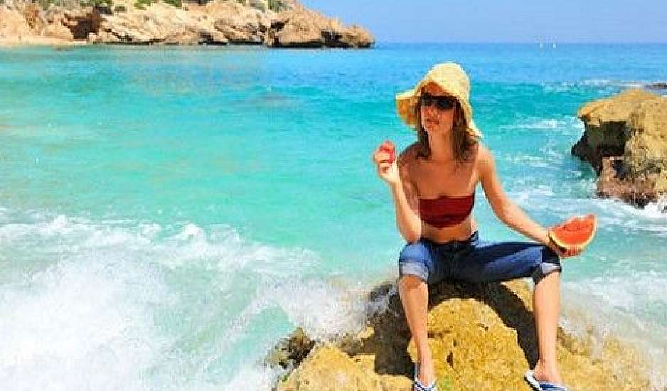 Δες πώς θα φτιάξεις ενυδατικό after sun mist για μετά την παραλία