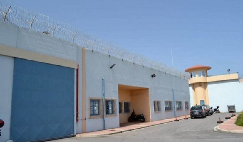 Συναγερμός στις φυλακές της Αγιάς - Φορτηγό πέταξε ύποπτο δέμα