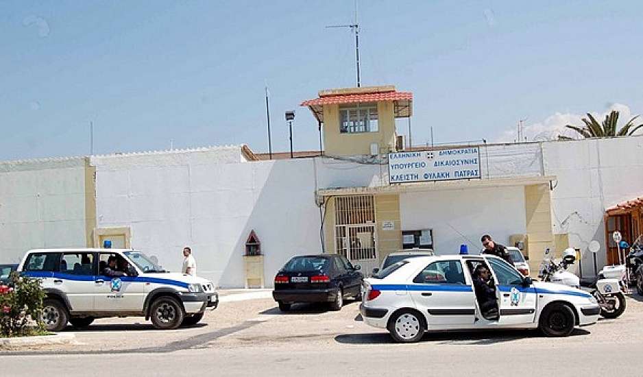 Έφοδος της αστυνομίας στις φυλακές Αγίου Στεφάνου - Βρέθηκαν μαχαίρια, ναρκωτικά και κινητά