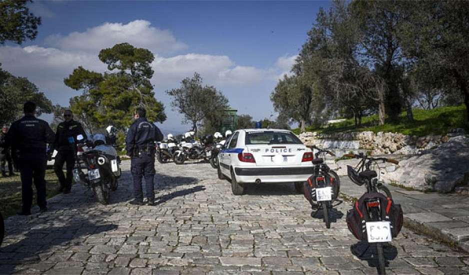 Φιλοπάππου: Ανακρίνονται ύποπτα άτομα για τον θάνατο του 25χρονου. Τι είπε η φίλη του