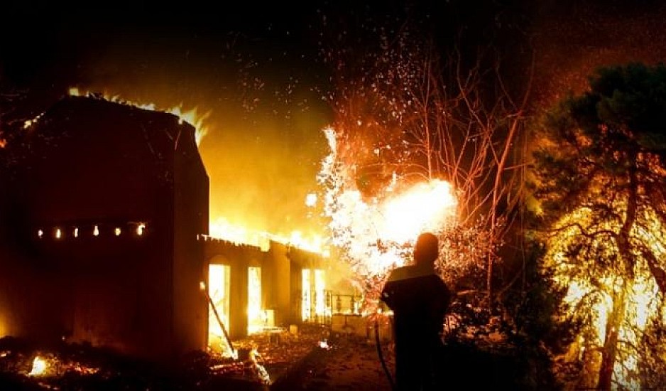 Χιλή: Η πυρκαγιά στο Βαλπαραΐσο κατέστρεψε 245 σπίτια – 12 πυροσβέστες τραυματίστηκαν