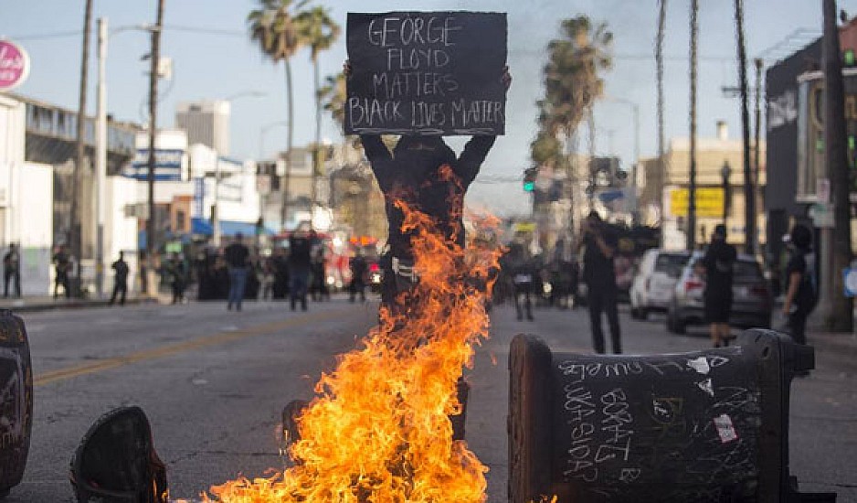 Δολοφονία Τζορτζ Φλόιντ: Διαδηλώσεις και στην Ευρώπη - Νεκροί, συλλήψεις και χάος στις ΗΠΑ