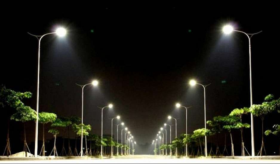 Οι δήμοι σβήνουν τα φώτα για να εξοικονομήσουν ενέργεια