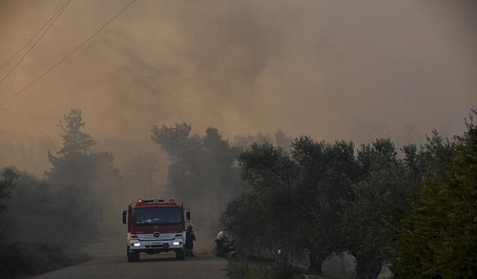 Πυρκαγιά στην Αμαλιάδα – Εκκενώνεται το χωριό Δαφνιώτισσα