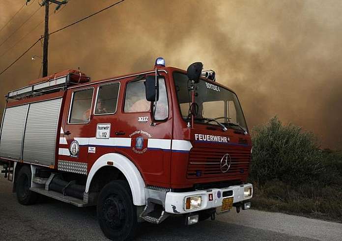 Βρυσούλα Πρέβεζας: Μεγαλώνει επικίνδυνα το μέτωπο της φωτιάς - Κάηκαν σπίτια