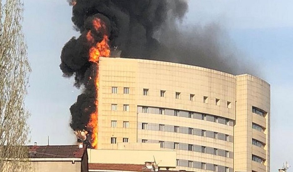 Υπό έλεγχο η μεγάλη φωτιά σε νοσοκομείο στην Κωνσταντινούπολη