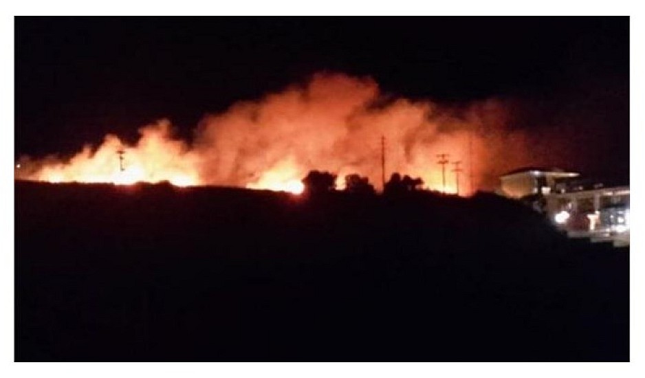 Eκκενώθηκαν σπίτια και απομακρύνθηκαν κάτοικοι στην Κάρυστο - Υπό έλεγχο η πυρκαγιά