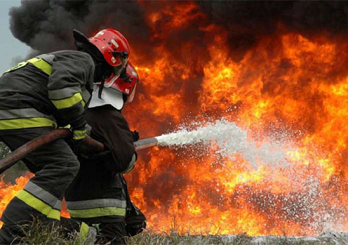 Φωτιά στην Αττική: Εκκενώθηκαν προληπτικά σπίτια σε Ανάβυσσο και Παλαιά Φώκαια – Μήνυμα από το 112