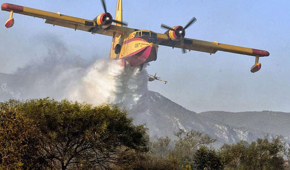 Δύσκολη νύχτα στην Κρήτη.  Μαίνεται για τρίτη μέρα η φωτιά. Εκκενώθηκαν Σκλαβοπούλα και Κεδρόδασος