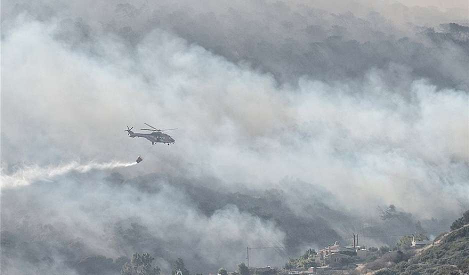 Μάχη με τις αναζωπυρώσεις στο Ρέθυμνο. Βελτιωμένη η εικόνα.  Κάηκαν σπίτια και ζώα