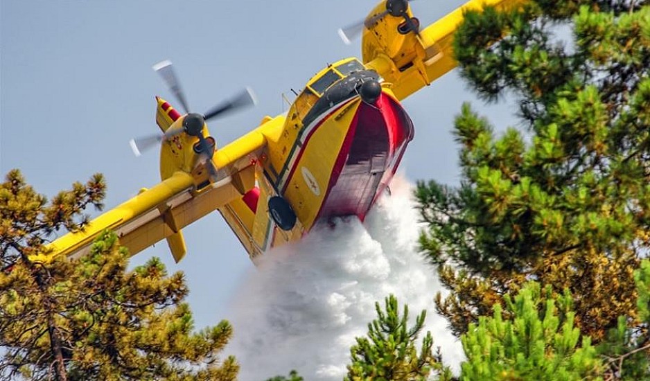 Γαλλία: Τέσσερα αεροπλάνα από Ελλάδα και Σουηδία για βοήθεια με τις πυρκαγιές