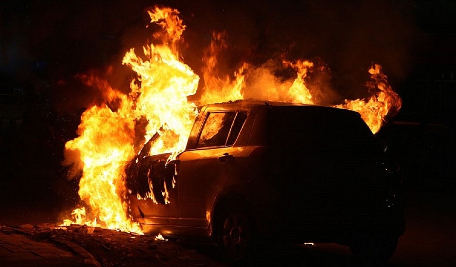 Τραγωδία στην Αθηνών – Κορίνθου: Απανθρακώθηκε οδηγός μέσα στο αυτοκίνητό του