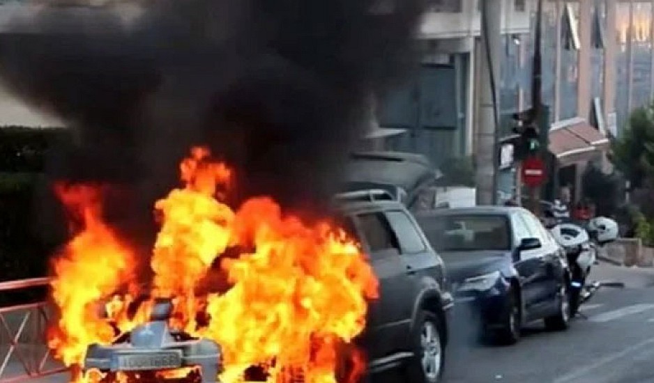 Μπαράζ εμπρησμών στην Παλλήνη. Έκαψαν πέντε αυτοκίνητα