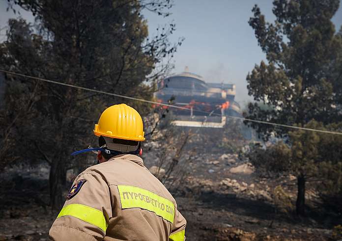 Φωτιά σε κατάστημα στον Εύοσμο Θεσσαλονίκης