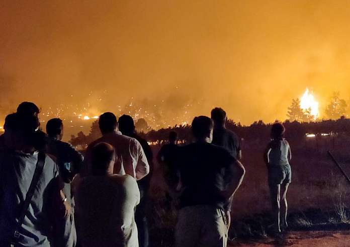 Μεγάλες αναζωπυρώσεις στη Ρόδο – Εφιαλτικές διαστάσεις έχει πάρει η μεγάλη πυρκαγιά