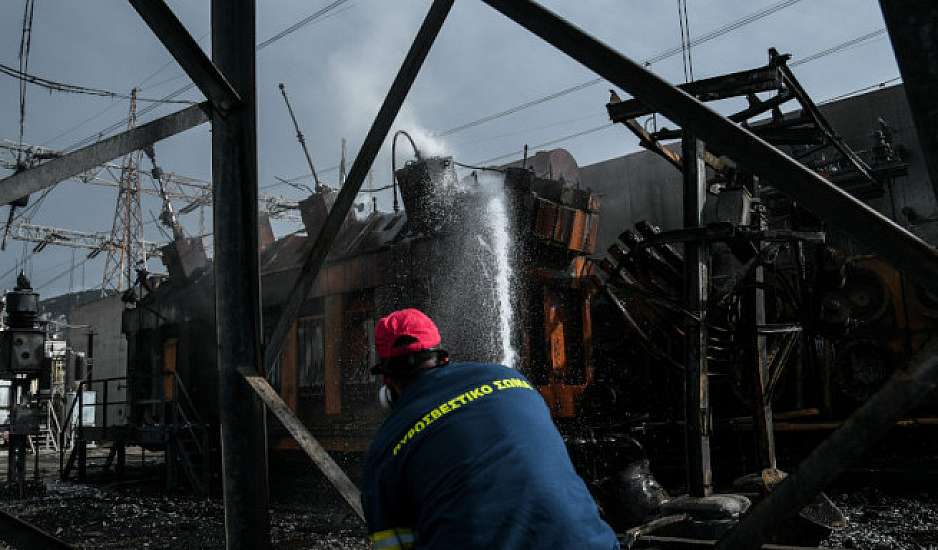 Blackout σε Αττική και Πελοπόννησο: Οι εξηγήσεις ΑΔΜΗΕ για τους λόγους που οδήγησαν στην πυρκαγιά