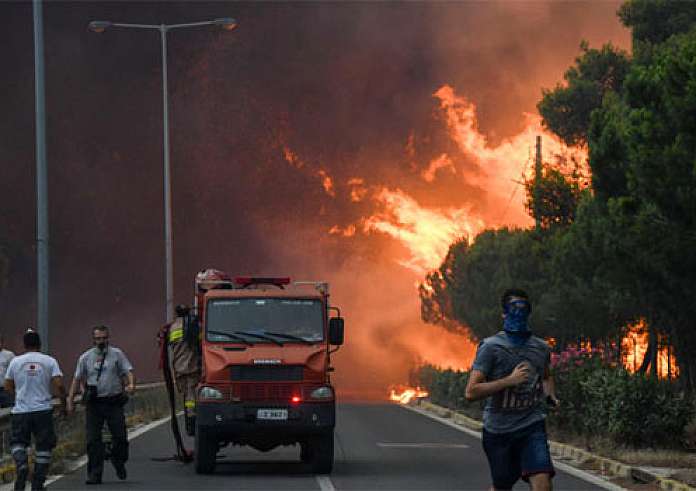 Κάρυστος: Ξεκίνησε η εκκένωση του χωριού Ποτάμι - Μαίνεται η φωτιά στην Υλίκη Βοιωτίας