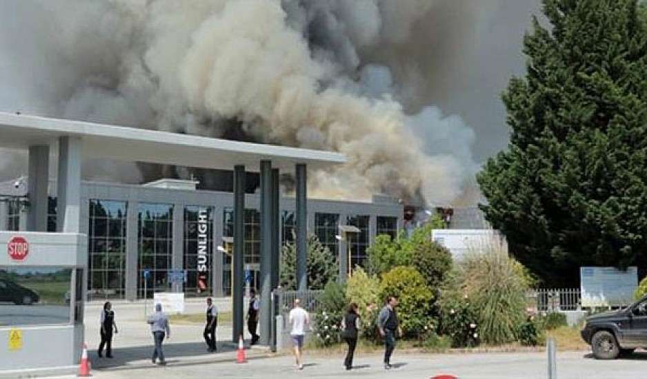Έσβησε η φωτιά στο εργοστάσιο μπαταριών. Προληπτικά μέτρα προστασίας