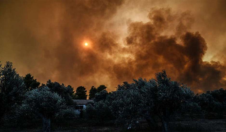 Το σχέδιο νυχτερινής δράσης της Πυροσβεστικής για τη φωτιά στην Εύβοια