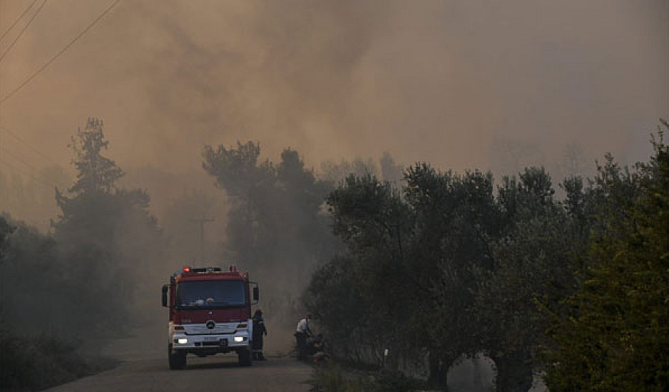 Συνεχίζεται η μάχη με τις φλόγες στην Εύβοια – Δύο μέτωπα και αναζωπυρώσεις