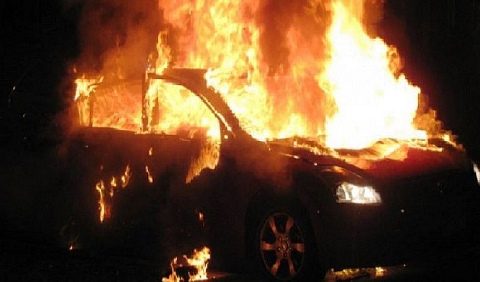 Μπαράζ εμπρηστικών επιθέσεων στην Αττική - Κάηκαν αυτοκίνητα