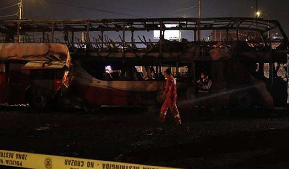 Περού: Δεκάδες νεκροί μετά από φωτιά σε λεωφορείο