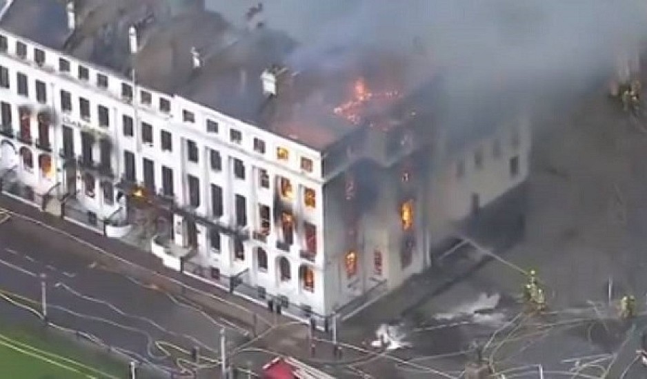 Συναγερμός  στη Βρετανία: Φωτιά σε ξενοδοχείο - Όλο το κτίριο έχει τυλιχθεί στις φλόγες