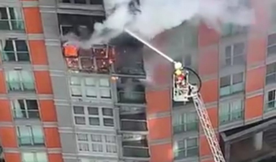 Συναγερμός στο Λονδίνο: Φωτιά σε πολυώροφο κτίριο