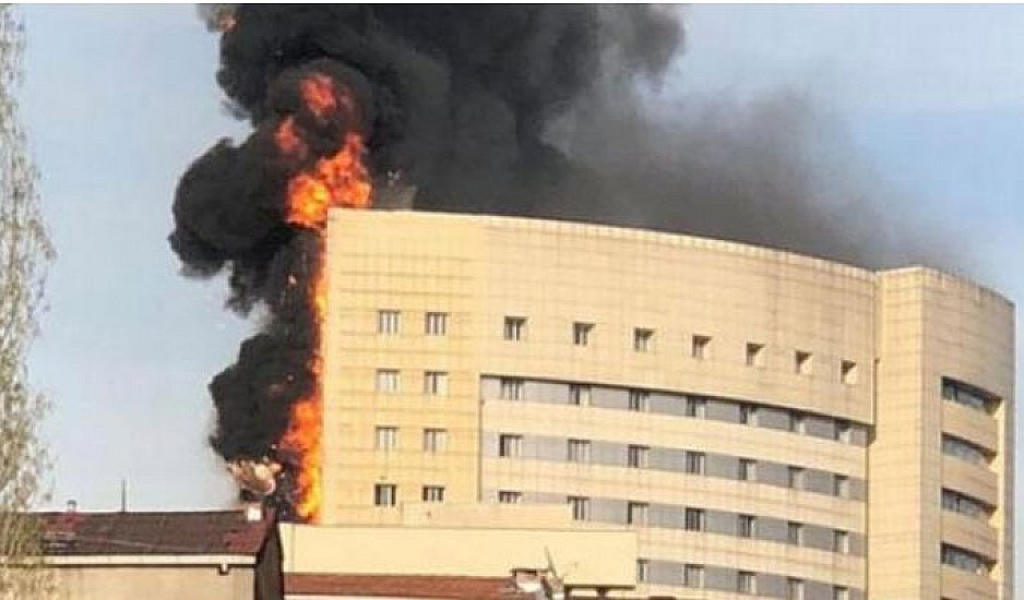 Μεγάλη φωτιά σε νοσοκομείο της Κωνσταντινούπολης